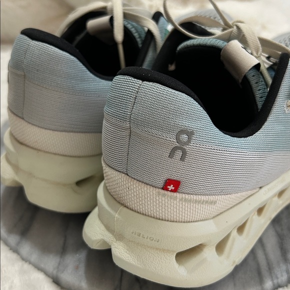 ON 10 W CLOUDSURFER
Mineral/ Aloe Running Shoes 3WD10442078 Cloudtec Helion - Picture 10 of 15